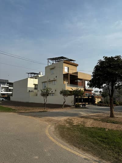 10 Marla Plot for Sale on 150 Feet Road in Park View City Lahore