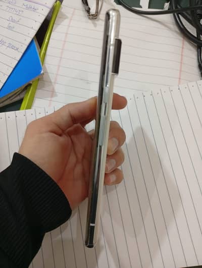 Google pixel 6pro girnay ki waja sa front sa panel black ha Baki okay