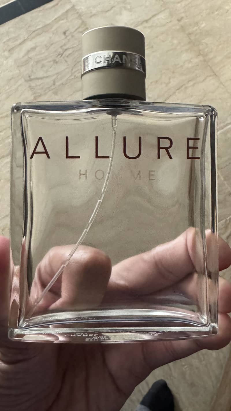 Empty perfume bottles 0