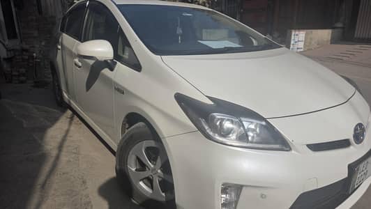 prius 2013/2016 Pearl white colour