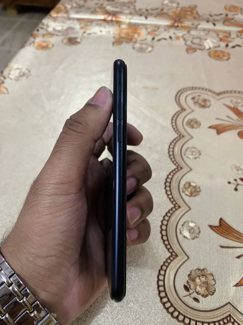 iphone SE 2nd Generation 4