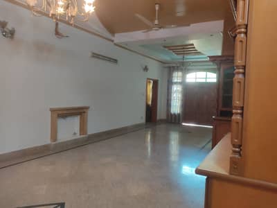 2 Kanal Lower Portion Available For Rent In Model Town Lahore
