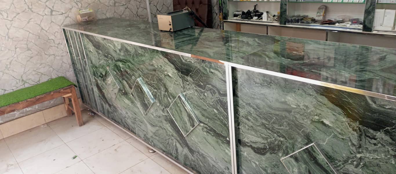 چلتا پھرتا کاروبار اور مکمل سامان فارسیل کاؤنٹر ،الماری،فرنٹ شیشہ 10