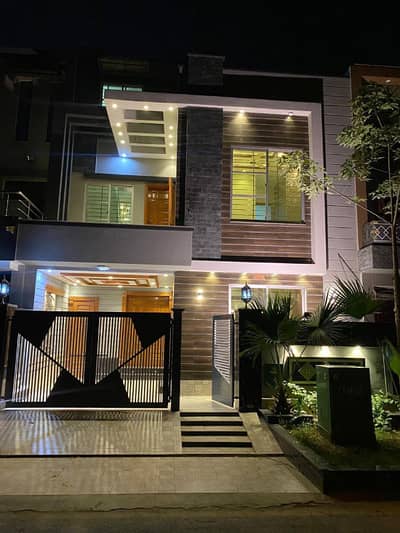 A BEAUTIFUL 5 MRLA HOUSE FOR SALE GARDENIA BLOCK
