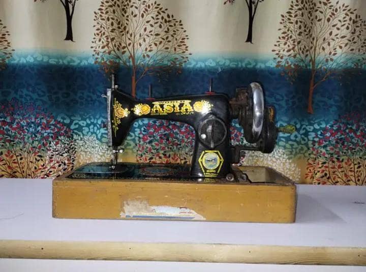 sewing machine 4