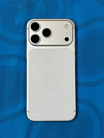 Conditions 10/10 Battery cycle count 50 physical + esim 256Gb