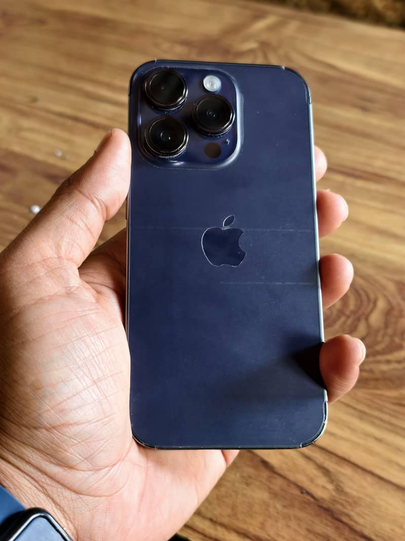 iphone14pro. with. box 0