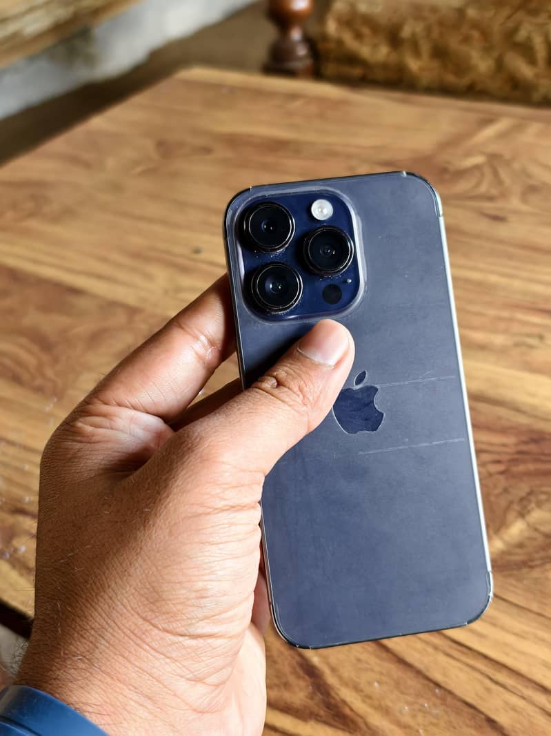 iphone14pro. with. box 3