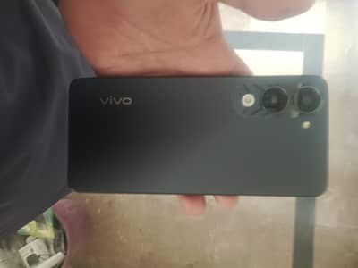 y04 6 128 lush condition with box and chrgr