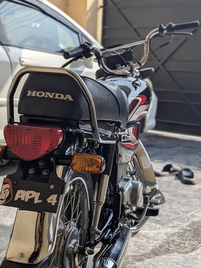 Honda CD 70 Black 6500 millage