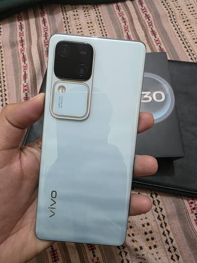 Vivo v 30