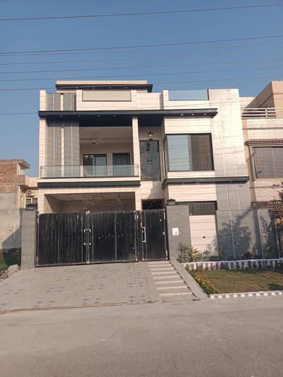 PRIME LOCATION 10 MARLA BRAND NEW HOUSE