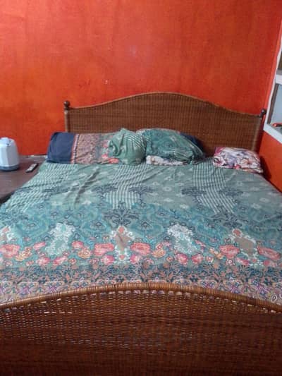 king size bed with retress