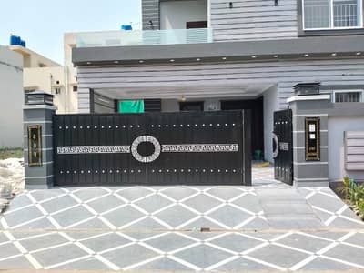 1 Kanal House Available For Rent