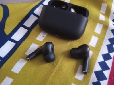 Black Earbuds Gen 2 for sale in excellent condition