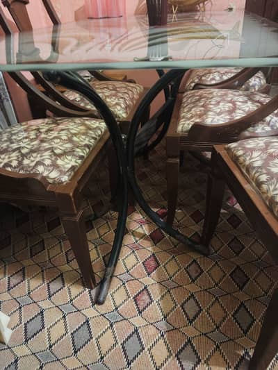 Dining table for sale only 18000/