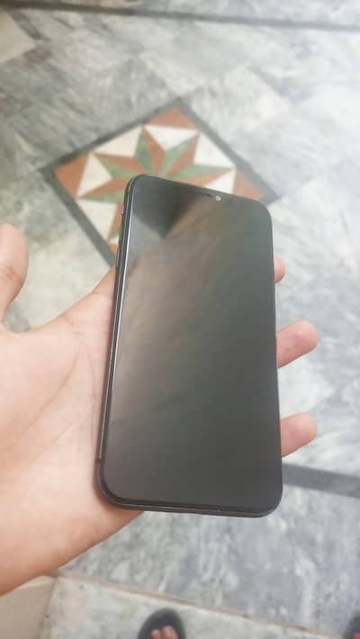 i phone 11(64gb)  CONDITION 10/9