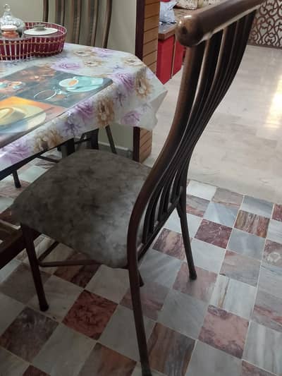 4 chairs dining table