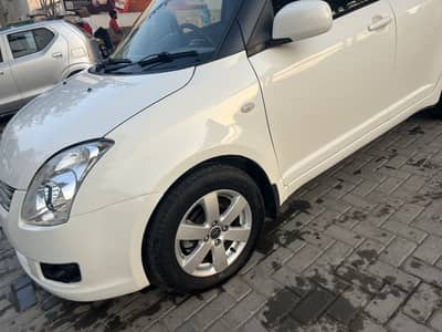 Suzuki Swift 2018 DLX just like brand new automatic