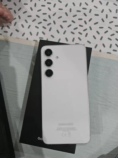 New Samsung s24 fe for sale with back cover and screen protector