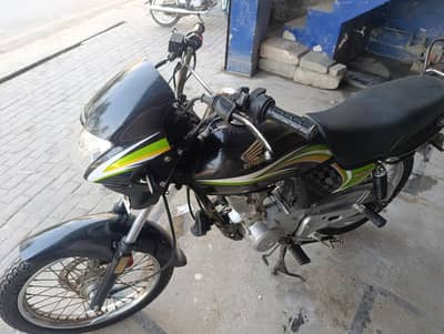 Urgent Sale Honda deluxe 125 2014
