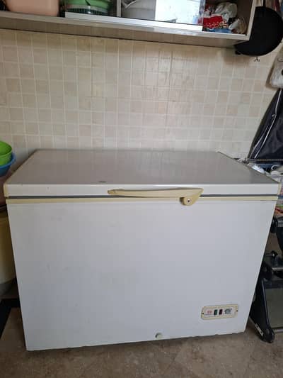 Dawlance deep freezer