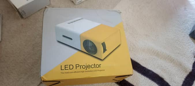 YG300 Mini LED Projector