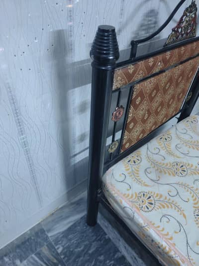 bed single (iron made) with mattrees