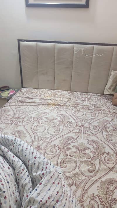 KING SIZE BED (ALMOST NEW) WITH MATTRESS AND 2 SIDE TABLES