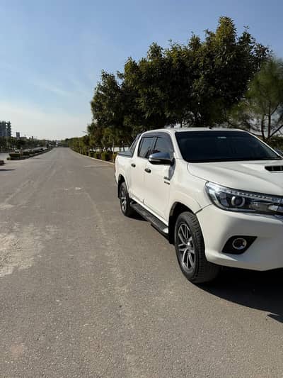 Toyota Hilux Revo V Automatic 3.0 (2016)