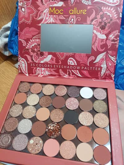 Almost new eye palette only msg me