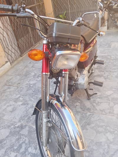 Urgent Selling  Honda 125.  Model 19 All papers ava  neat condition