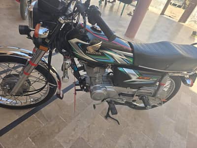 neat and clean total jennian condition  22/23 modal  honda CG125