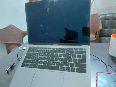 Apple MacBook Air 2019 – i5 | 8GB | 256GB SSD