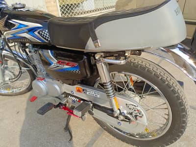 honda 125 2025 model 10 by 10 good condition total geniun