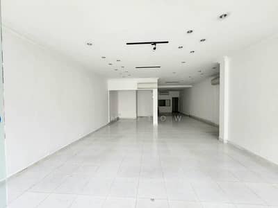 1st Floor Commercial Purpose 200 Sq Yards Hall For Beauty Parlor, Men`s Saloon , Gym In Sector Z Gulshan-e-Maymar