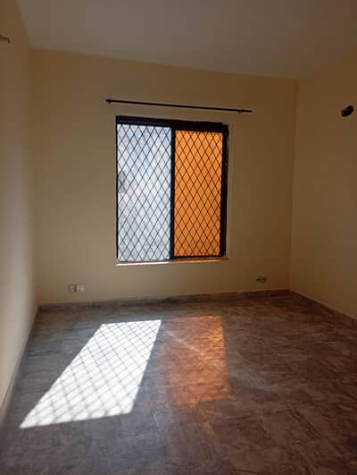 10 MARLA UPPER PORTION AVAILABLE FOR RENT IN WAPDA TOWN