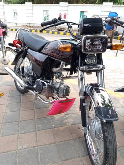 Honda 70 . one handed use 24/25 model 7000km chal gie hai