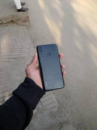 Huawei Y9 , Read Description !