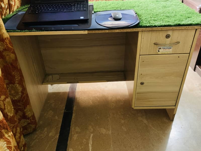 Computer table and chair 5