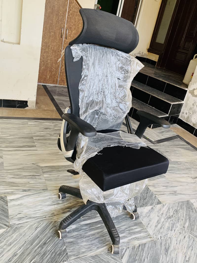 Computer table and chair 6