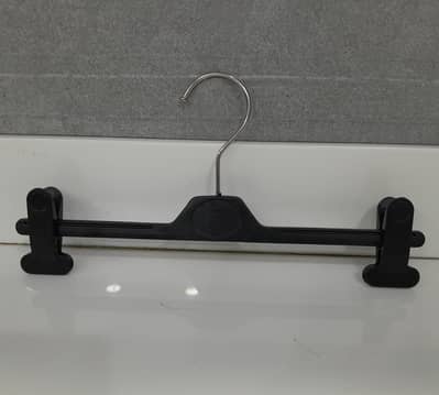 Hanger Chuttki Black