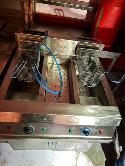 Hama ray pass Frayear para howa hai 1 month chala hai Bus  110las pric