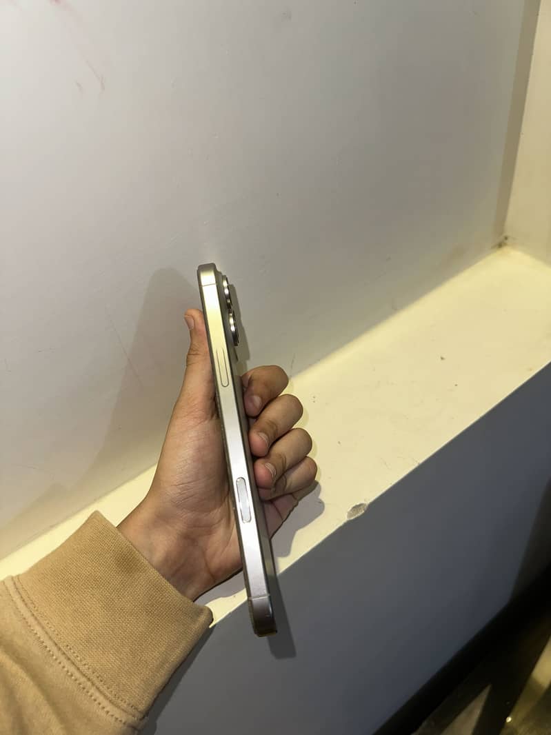 Iphone 16 pro max 3