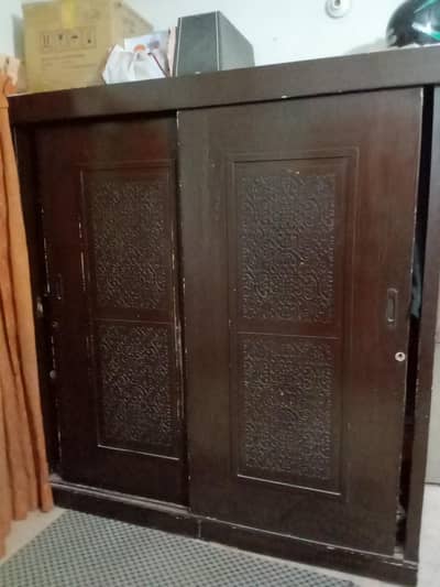 sliding door almari and table