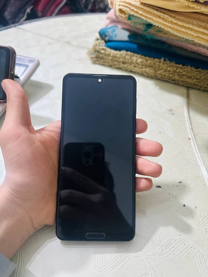 Sharp Aquos R5 Panel 1