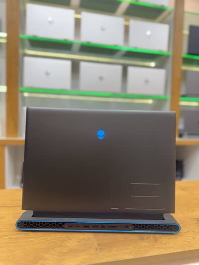 Dell Alienware M18 - Core i9-13th Gen / 64GB- 2TB / Rtx 4080