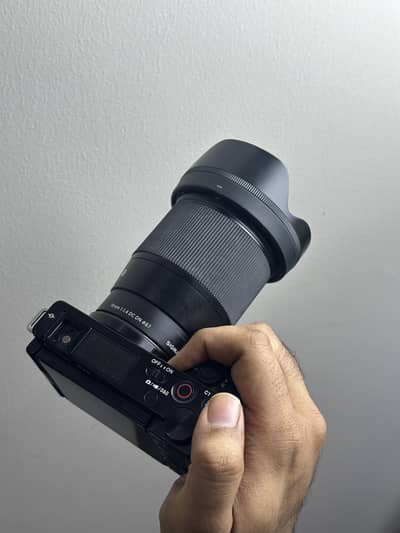 Sony Zv-E10 With Sigma 16mm 1.4