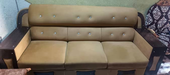 5-Seater Brown Velvet Sofa for Sale – Excellent Condition