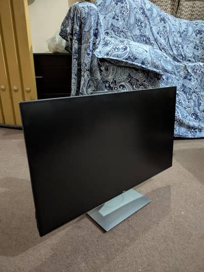Dell IPS Monitor 24 Inch – Display Damage – Urgent Sale
